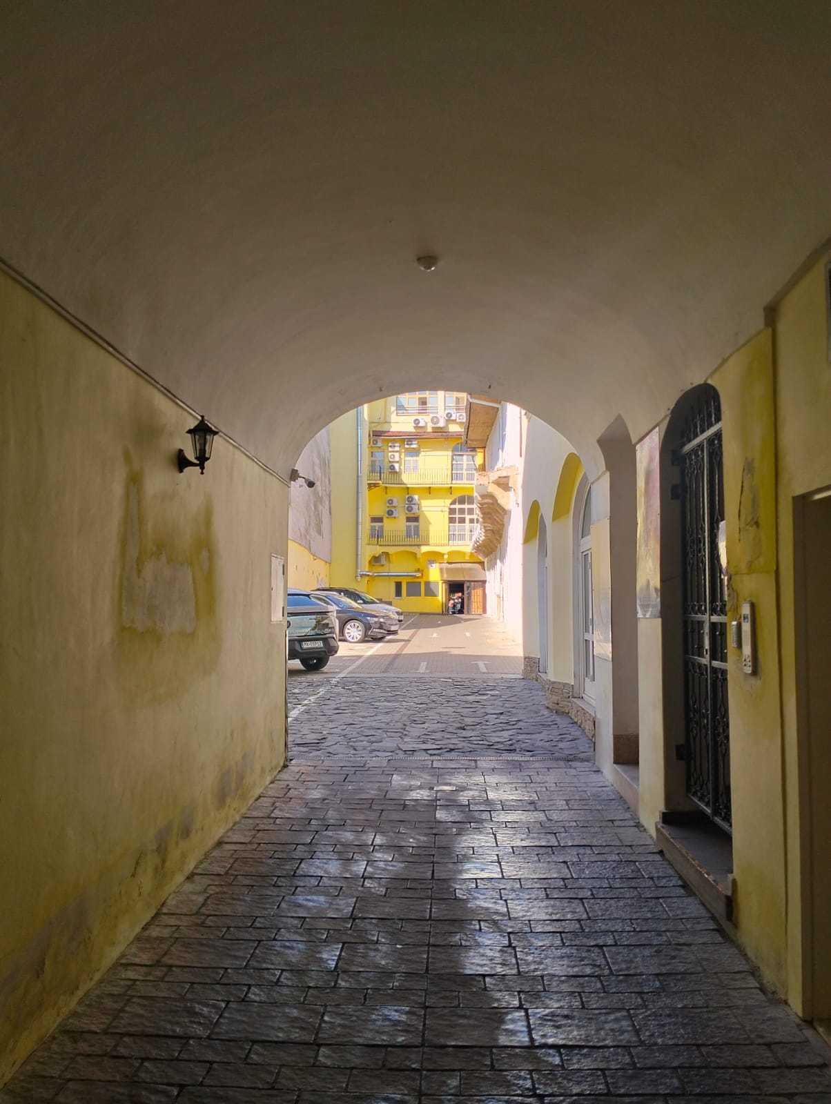 Podchod s parkovaním pri podniku Diamond Košice